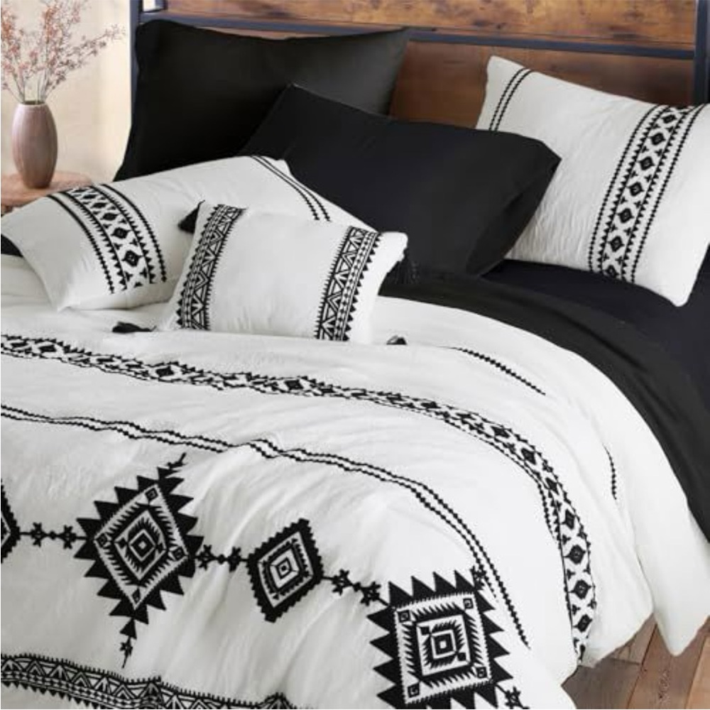Black and white boho western Embroidery Comforter Set - Queen Size - Picture 3 of 3